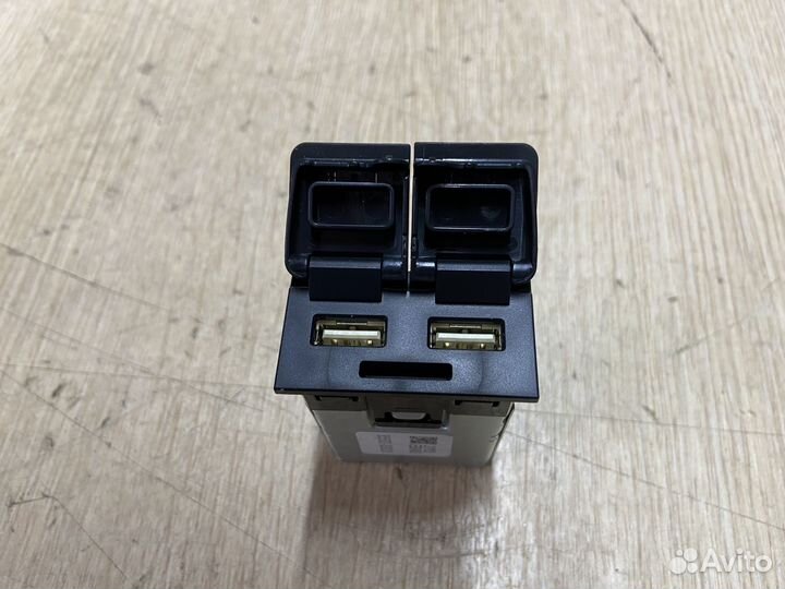 USB зарядка Toyota Camry 75