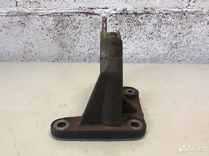 Кронштейн привода Volvo S80 седан 2.5 2004