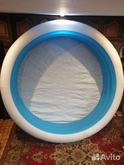 Надувной бассейн