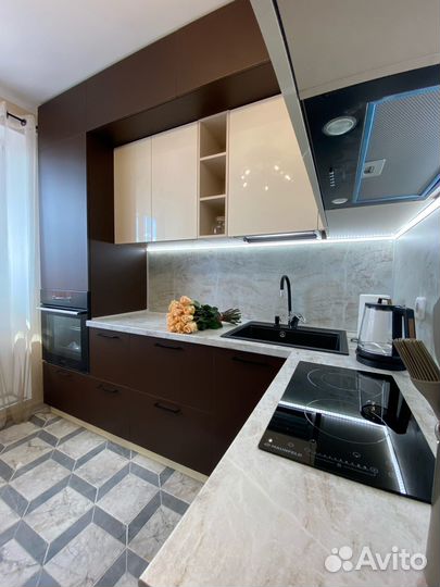 Угловая кухня на заказ. Фабрика в Челябинске