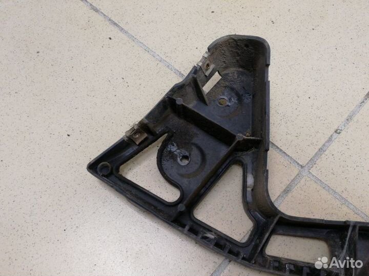 Кронштейн крепления бампера задний правый Ford