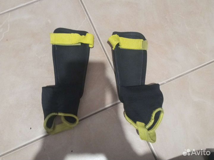 Щитки футбольные jogel