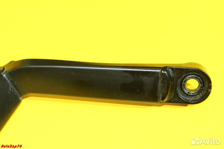 Nissan Patrol (Y62) Поводок стеклоочистителя перед