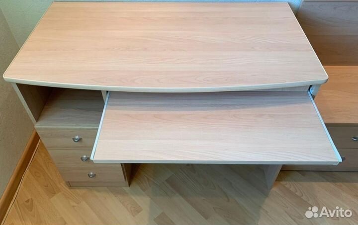 Стол письменный с ящиками