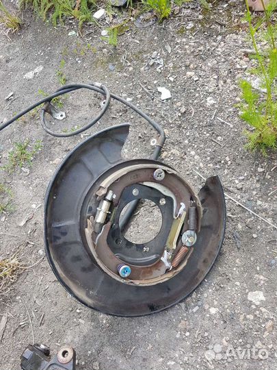 Колодки ручника в сборе с пыльниками subaru tribec