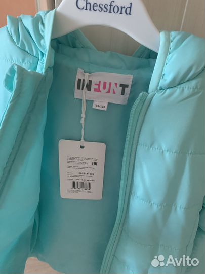 Продам куртку для девочки