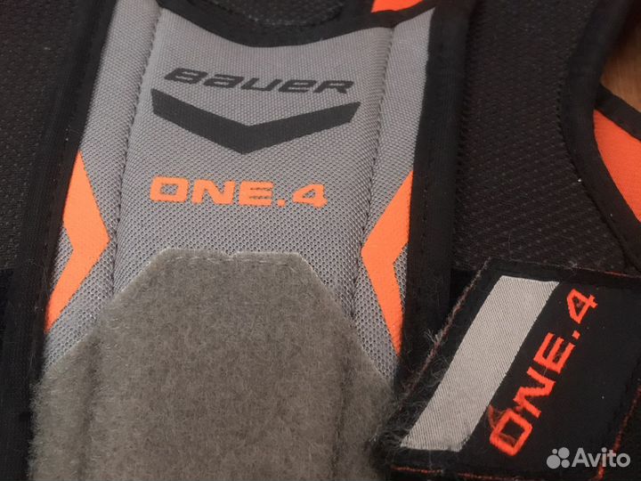Нагрудник хоккейный bauer one.4