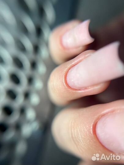 Мастер по маникюру