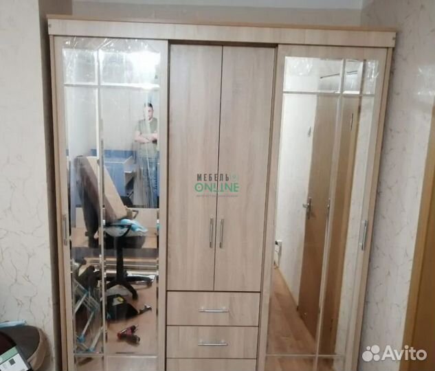Шкаф купе с зеркалом