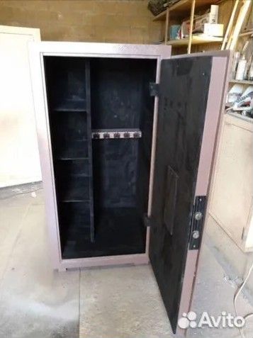 Оружейный сейф с биометрическим замком 