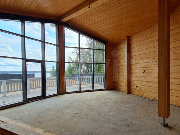 Дом 203 м² на участке 15 сот.