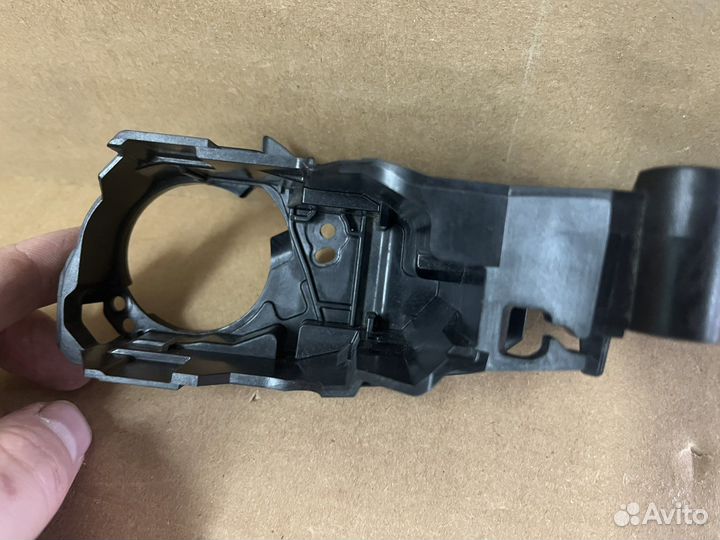 Крепление левое зеркала Toyota RAV4 ха 50