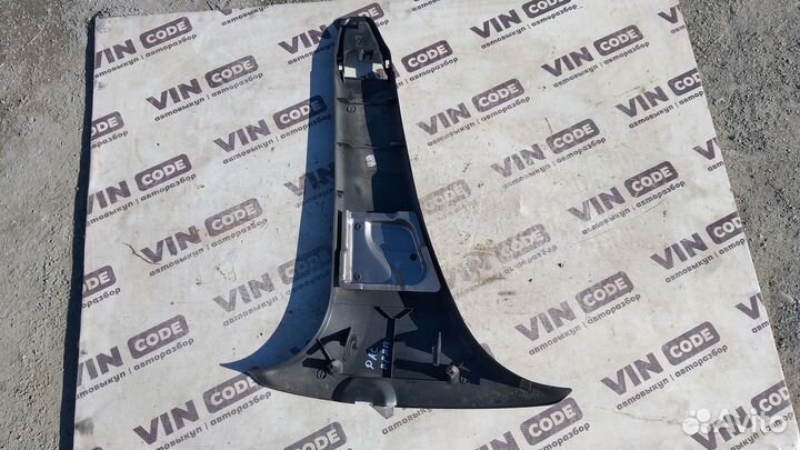 Обшивка правой стойки Renault Duster 4x4