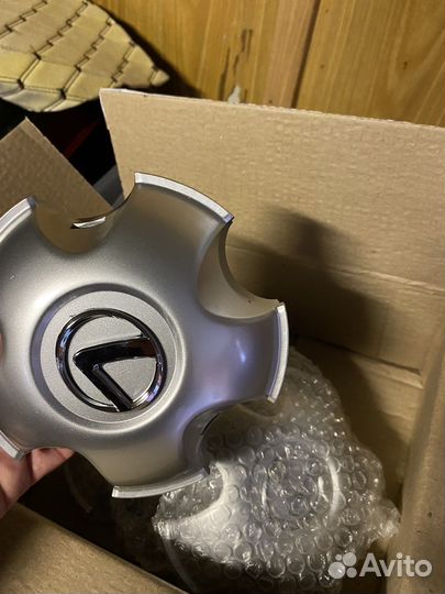 Колпачки на литые диски lexus r17