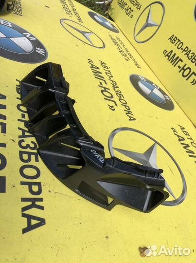 Mercedes W222 AMG Рест Кронштейн бампера заднего R