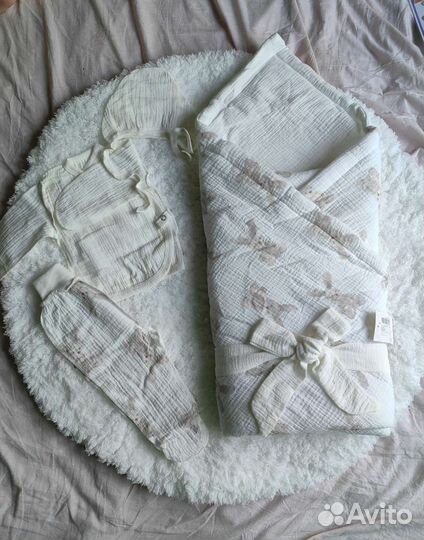 Комплект на выписку 5 в 1 новый