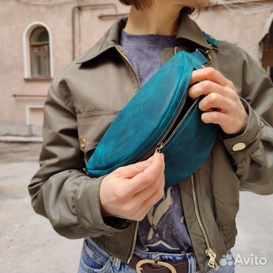 Сумка бананка натуральная кожа