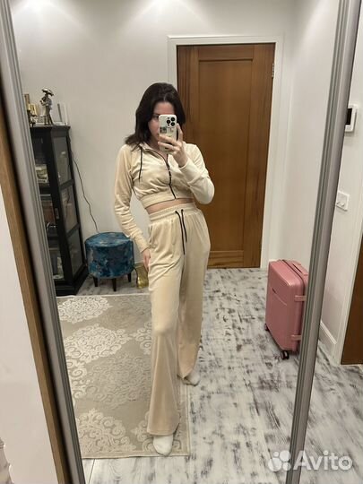 Велюровый костюм штаны и кофта на молнии