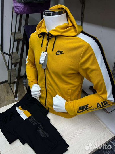 Спортивный костюм