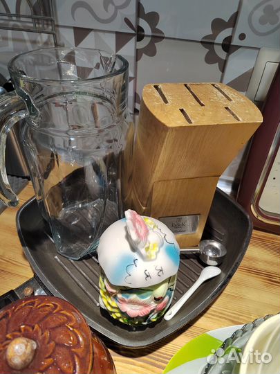 Посуда: тарелки, кувшин, сковорода и др