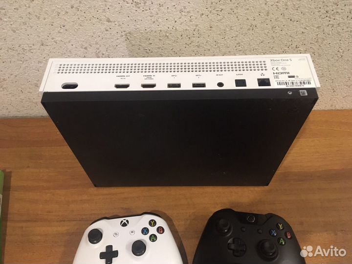 Xbox One S + FIFA23, UFC 4, MK, GTA 5