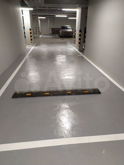 Машиноместо, > 30 м²