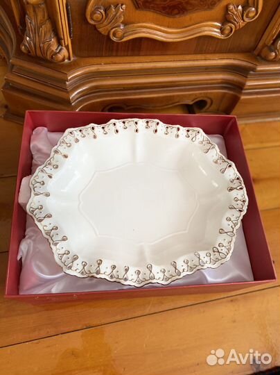 Ваза для фруктов на ножке