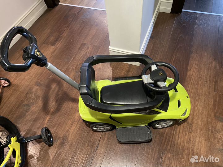 Машинка-каталка ламборгини с ручкой