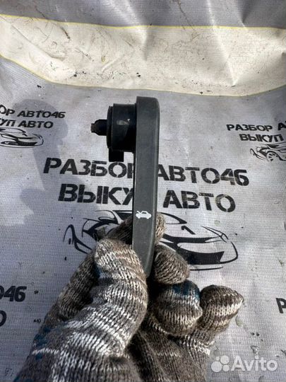 Ручка открывания капота Hyundai Ix35 2.0 G4KD 2WD