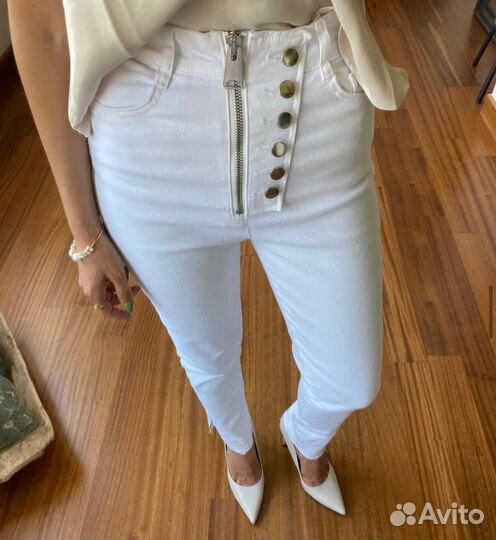 Джинсы белые