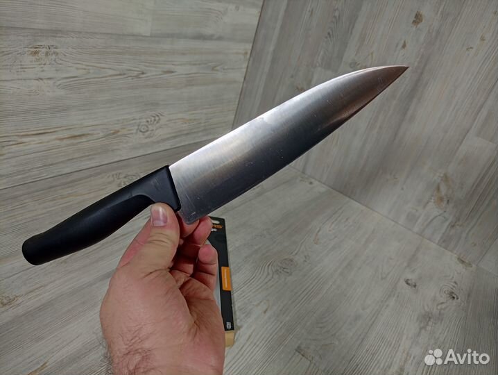 Нож поварской большой Hard Edge Fiskars 1051747