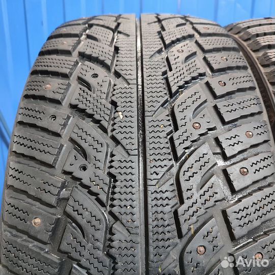 Kumho I'Zen RV Stud KC16 235/60 R18 и 255/55 R18