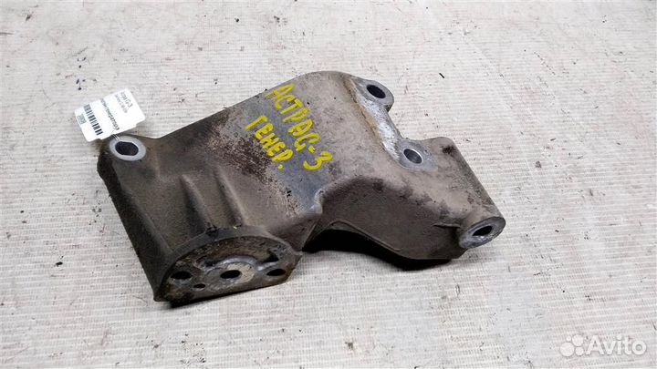 Кронштейн генератора Opel Astra G 98-05г