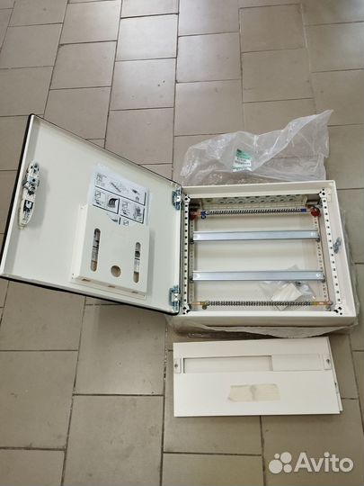 Шкаф навесной Schneider Electric prisma pack 08002