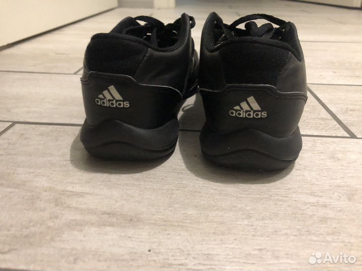 Кроссовки adidas