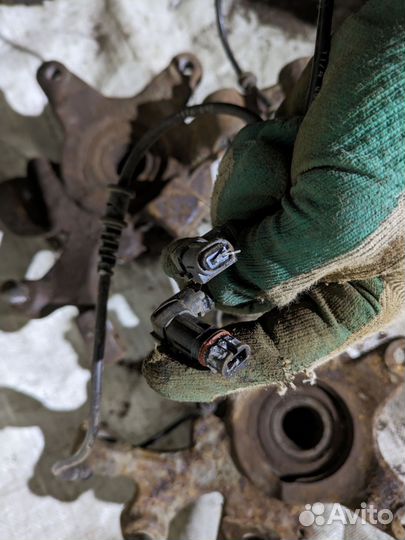 Кулак поворотный Mercedes w203 C-class 4matic