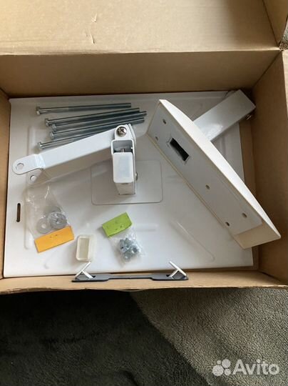 Настенный кронштейн для телевизора