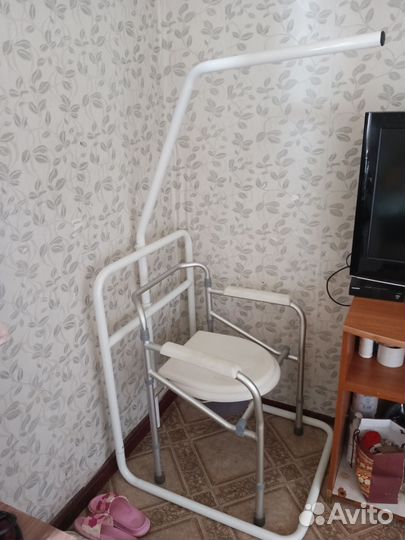 Санитарное кресло туалет