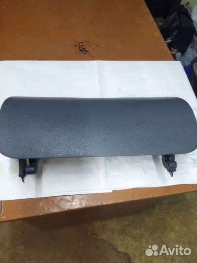 Крышка бардачка