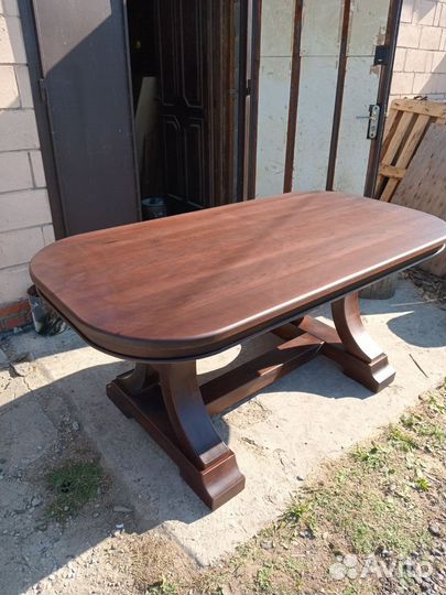 Стол обеденный