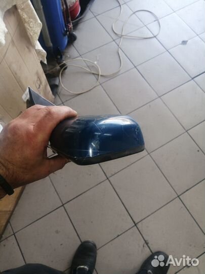 Боковое зеркало