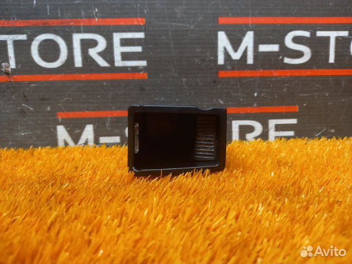 Пепельница задняя правая Mercedes-Benz S-Class