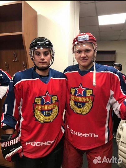 Тренер по катанию на коньках (хоккей)