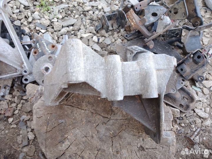 Кронштейн генератора ford focus 1