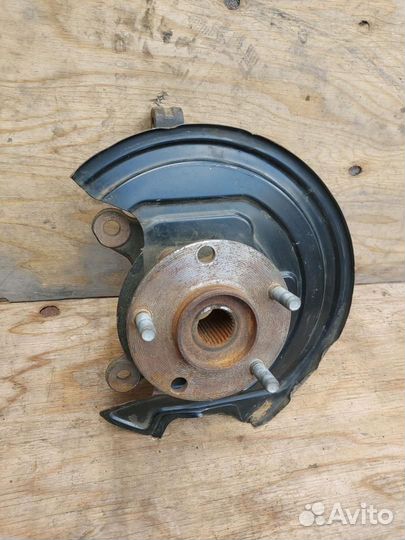 Кулак передний левый Nissan Leaf AZE0 2014