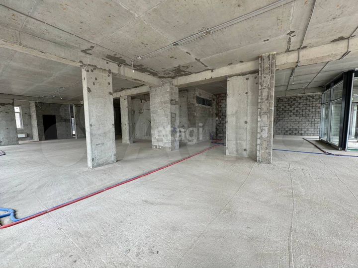 Продам торговое помещение, 307 м²