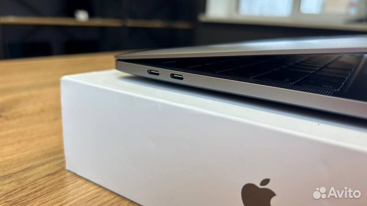 MacBook Pro 13 M1 8/512 новый