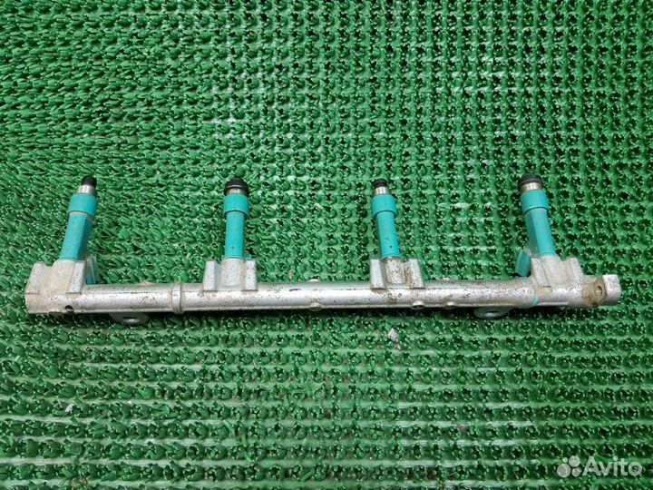 Топливная рампа с форсунками Toyota Camry XV30