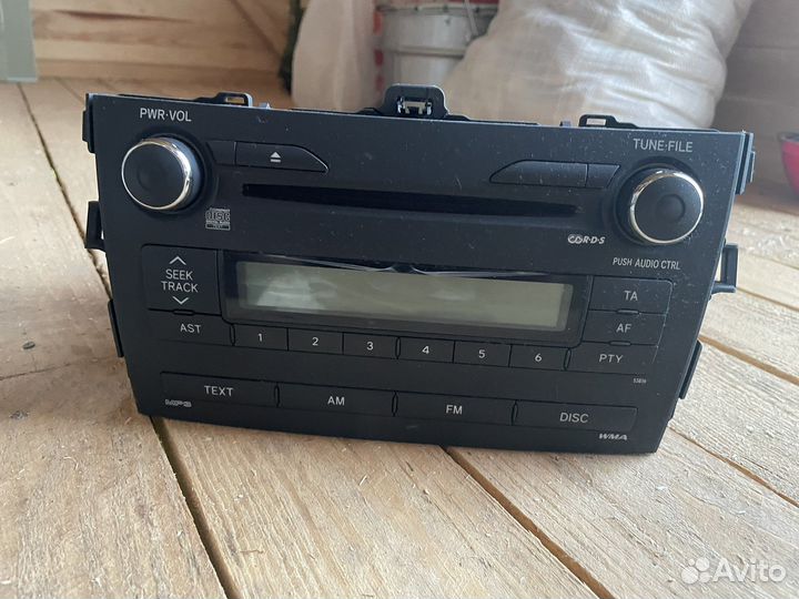 Штатная магнитола на toyota corolla 150