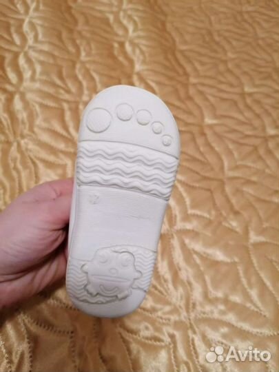Продам детскую обувь